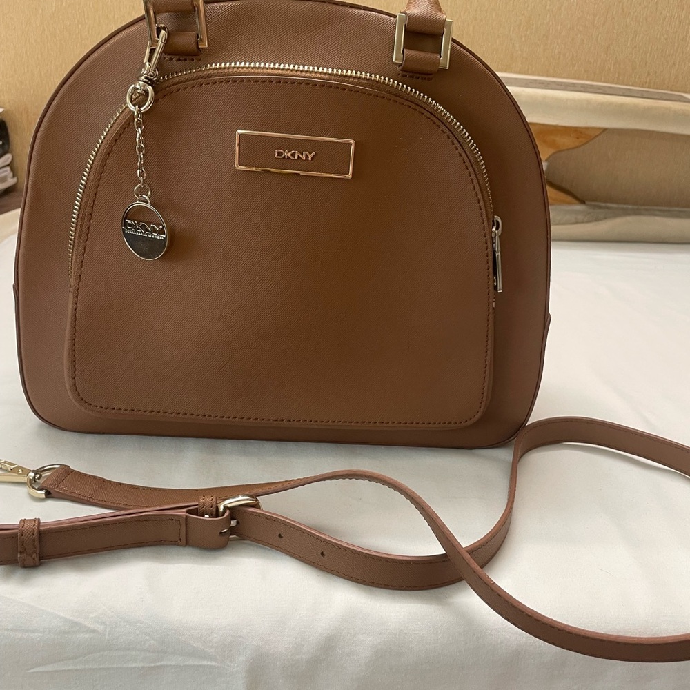 DKNY Brown Crossbody Bag with Adjustable Strap and Minimalist Design